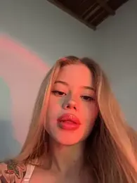 curchez_ — Stripchat recorded stream screenshot (08 Apr 2025)