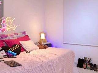 amyhonney — Camsoda recorded stream screenshot (10 Apr 2025)