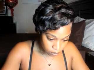 iluvsaffire-bleu — Camsoda recorded stream image, 14.04.2025 15:00