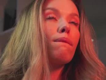 agent_blonde — Chaturbate recorded stream image, 22.04.2025 18:40