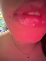 roouse — Stripchat recorded stream image, 22.04.2025 21:00