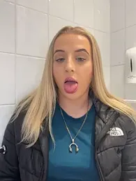 Strongqueen — Stripchat recorded stream screenshot (27 Apr 2025)