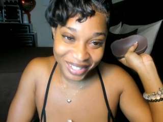 iluvsaffire-bleu — Camsoda recorded stream image, 30.04.2025 15:50