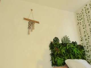karlyee — Camsoda recorded stream image, 01.05.2025 13:00