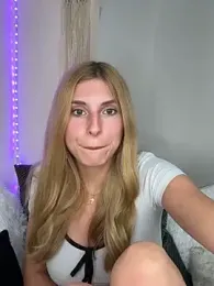 emma05 — Stripchat recorded stream image, 01.05.2025 17:00