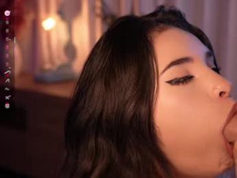 lau__1 — Chaturbate recorded stream image, 01.05.2025 19:30
