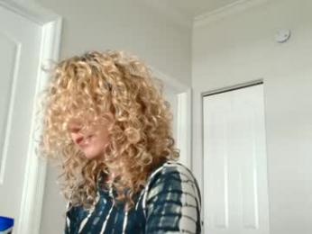 theislandgirl — Chaturbate recorded stream screenshot (07 May 2025)