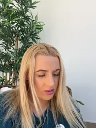 Strongqueen — Stripchat recorded stream screenshot (09 May 2025)