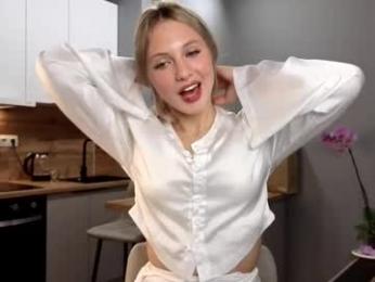 roselyn_rose — Chaturbate recorded stream image, 13.05.2025 14:10