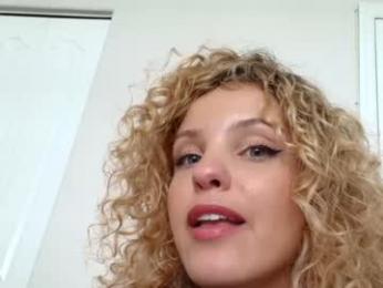 theislandgirl — Chaturbate recorded stream screenshot (15 May 2025)