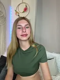 emma05 — Stripchat recorded stream image, 18.05.2025 04:30